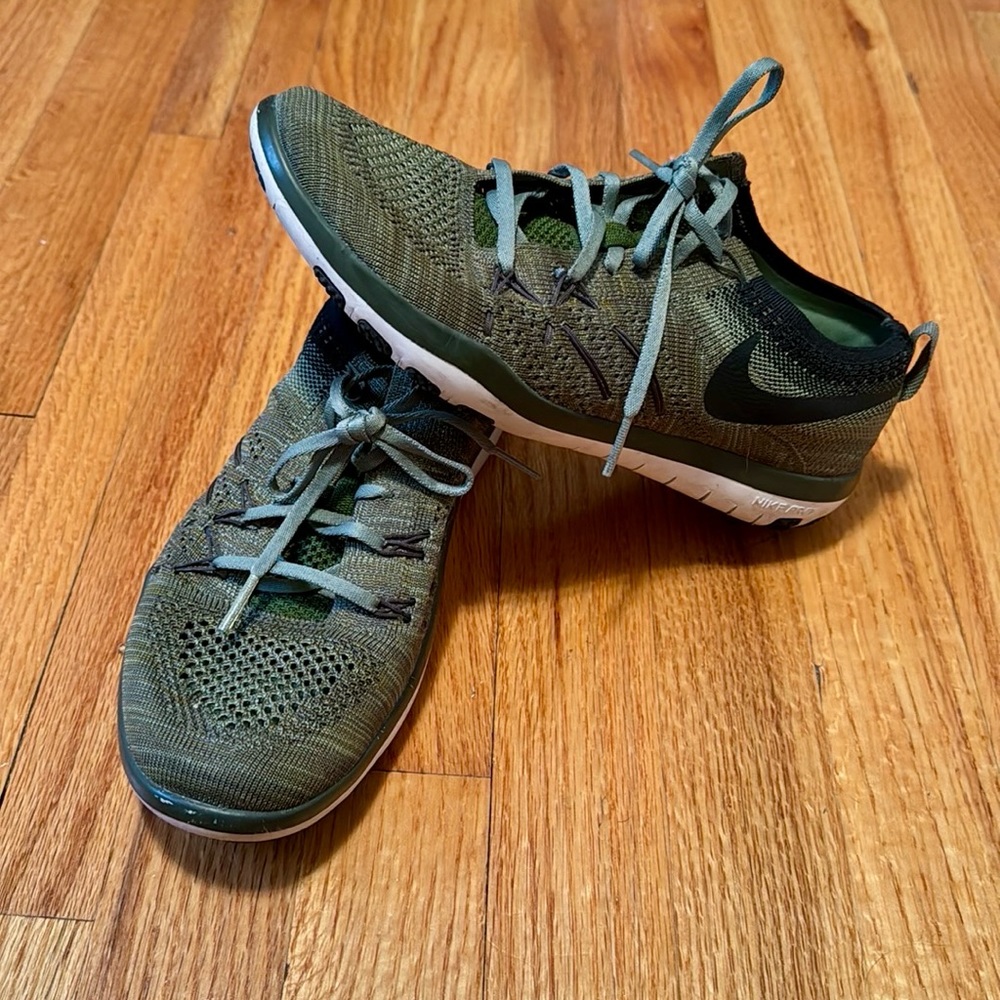 Nike Women’s green focus flynit training sneaker size 7.5